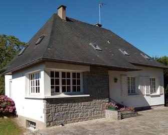 The home of Les Hirondelles - Gorron - Edificio