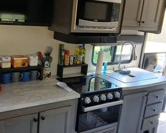 Perfect spot for Penn State games! Have fun camping without the hassle! - Huntingdon - Keuken