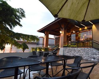 Leevana Hotel Hat Yai - האט יאי - פטיו