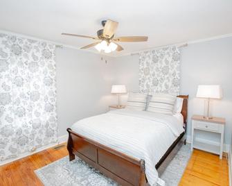 Quail Cottage - 2 Bed Home 4 Blocks From Downtown Thomasville - Thomasville - Camera da letto