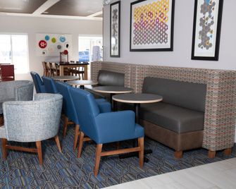 Holiday Inn Express Toledo West - Napoleon By IHG - Napoleon - Lounge