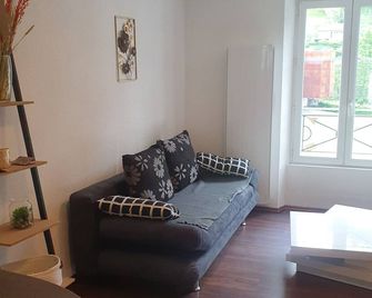 Fenetre sur les Salines - Salins-les-Bains - Wohnzimmer