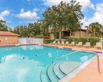 Alhambra Villas by Coolvacay - Poinciana - Pool
