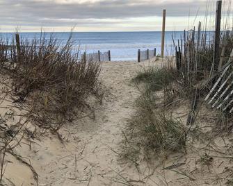 Calico Jack's Galley cottage - Kitty Hawk - Outdoor view