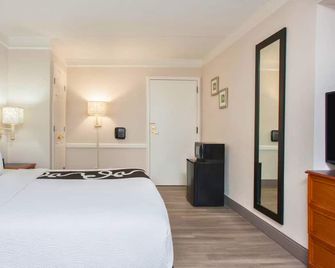 Baymont by Wyndham Fort Myers Central - Fort Myers - Sovrum