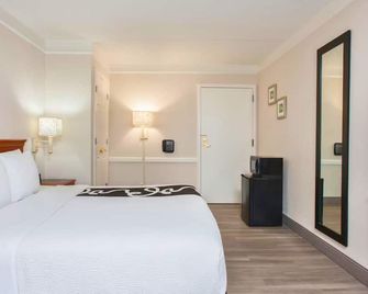 Baymont by Wyndham Fort Myers Central - פורט מאיירס - חדר שינה