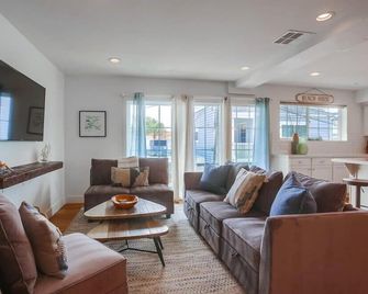 Pacific Pearl - San Diego - Living room