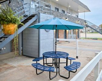 The Oakwood Inn - Sterling - Balcón