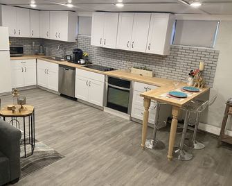 Stylish Du Apt. - Business Traveler - Sleeps 4 - Denver - Cocina