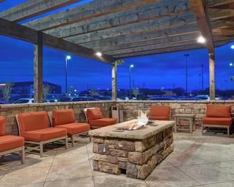 TownePlace Suites by Marriott Alexandria - Alexandria - Ban công