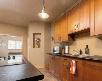 Paddlers Inn - Guide's Suite | Rustic | Charming - Canal Flats - Cocina