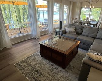 Golf Simulator, Jungle Arcade, Boat, Gas Fire, Wfh - Weekly Stay Deals - Three Rivers - Huiskamer