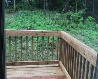 3-bedroom new house b/w New Paltz and Newburgh. Quiet wooded area - Wallkill - Balcón