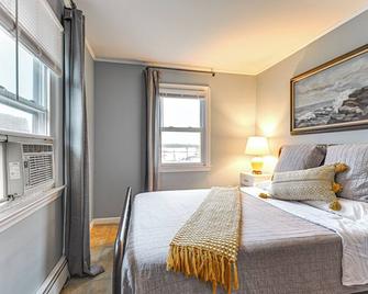 Bayfront East Quogue Retreat with Private Boat Dock - East Quogue - Habitación