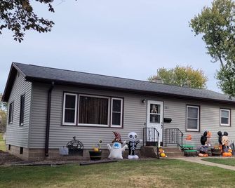 Quaint, clean home in quiet neighborhood. - Platteville - Gebouw