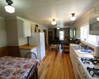 Caron House - A Well-Equipped Square Log Cabin! - Clark - Kitchen
