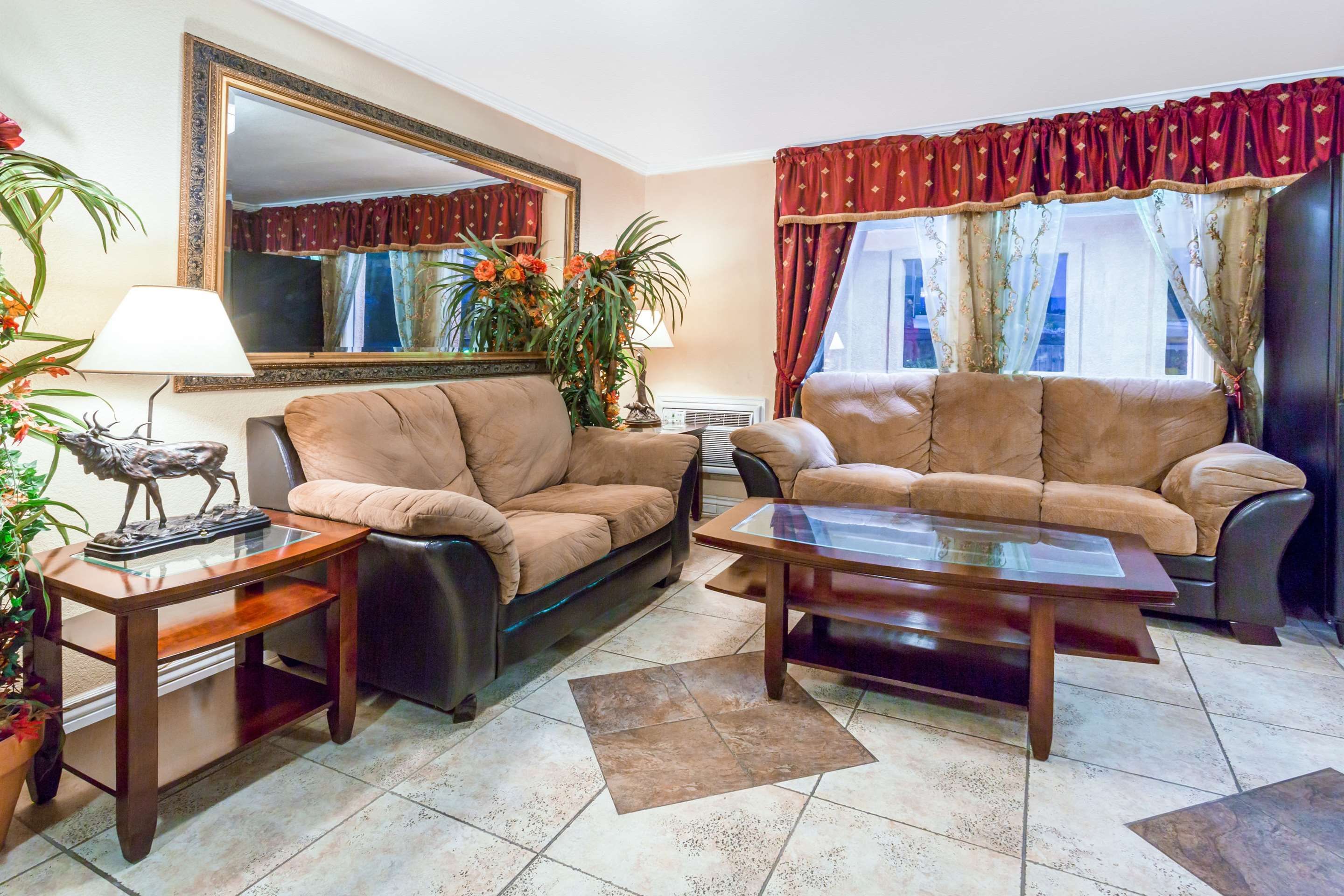 Super 8 by Wyndham Colorado Springs/Chestnut Street - קולרדו ספרינגס - סלון