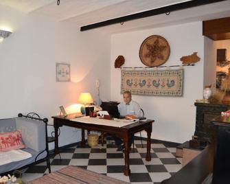 Su Cantaru Guesthouse - Villanova Monteleone - Front desk