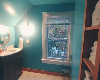 Back Cove Views - Portland - Baño