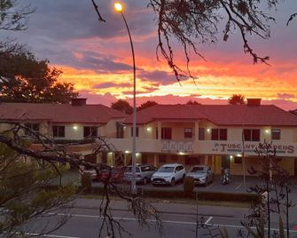 Tuscany Gardens Motor Lodge - נלסון - בניין