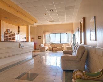 Hotel LE Macine - Santa Cesarea Terme - Rezeption