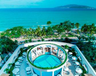Sunrise Nha Trang Beach Hotel & Spa - Nha Trang - Pool
