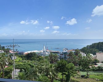 Familia Hotel Jeju - Seogwipo - Balcón