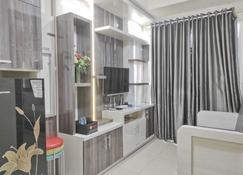 Best Deal And Cozy 2Br Vida View Apartment - Makassar - Køkken