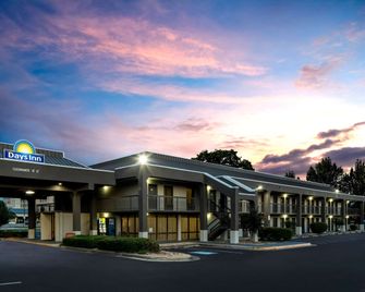 Days Inn by Wyndham Wilson - Wilson - Будівля