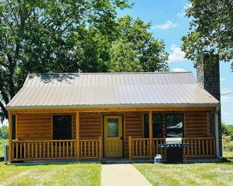 Private Cozy Cabin on Bourbon Trail with Hot Tub - Harrodsburg - Edificio