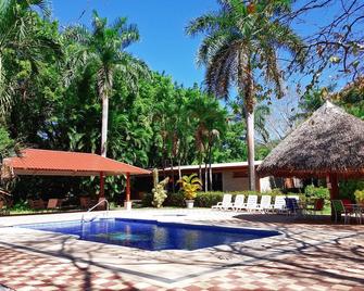 Hotel Río Tempisque - Nicoya - Piscina