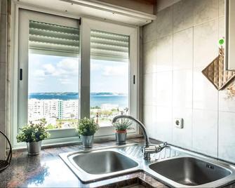 Window to the Sea - Oeiras - Kitchen