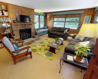 Moose Lodge At Clatter Ridge Farm - Farmington - Wohnzimmer