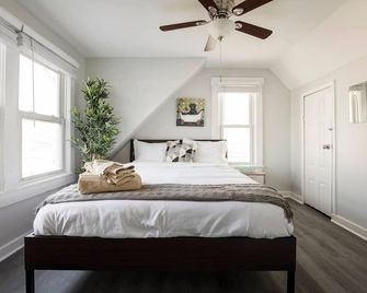 Louisville Dream House 4br 2ba By Cozysuites - Louisville - Bedroom