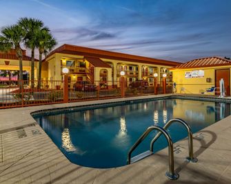 Econo Lodge Kingsland - Kingsland - Piscina