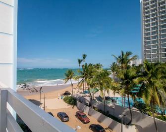 Sandy Beach Hotel - San Juan - Balcon