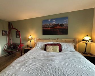 Ski In Ski Out Newley Updated2 Bed 2Bath&LoveSac Sleeper!Walk To Lift!reviews! - Granby - Habitación
