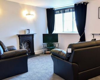 Garden View Apartment - Whitby - Living room