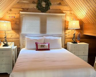 Cozy Family Cabin Near Yosemite - Fish Camp - Bedroom