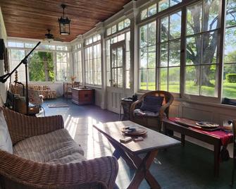 Private Historic Home on Private Setting, Overlooking Field Forest and Lake - Brewster - Soggiorno