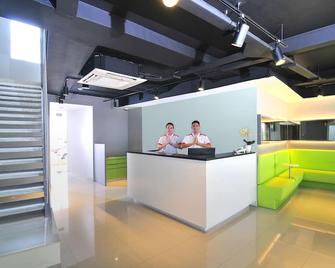 Swift Inn Aeropolis Airport - Tangerang City - דלפק קבלה
