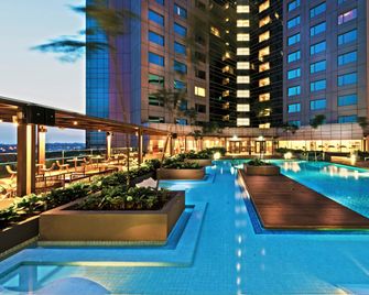 DoubleTree by Hilton Johor Bahru - Johor Bahru - Pool