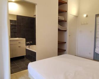 Fisherman's house 50 meters from the sea in one place! - Saint-Armel - Schlafzimmer