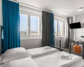 Twin Room, Shower, Toilet - a & o Dresden Hauptbahnhof - Dresden - Bedroom