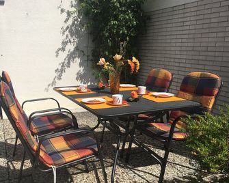 Baltic vacation apartment, bright, friendly, on the ground floor with garden uand Sun terrace - Kiel - Innenhof
