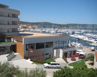 Hotel IN - Biograd na Moru - Edificio