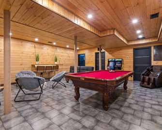 Pocono River front Home near Camelback Resort - Bartonsville