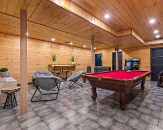Pocono River front Home near Camelback Resort - Bartonsville