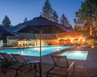 Mount Bachelor Village Resort - Bend - Pool