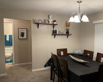 Lovely 2-bedroom Madison Condo - Madison - Comedor